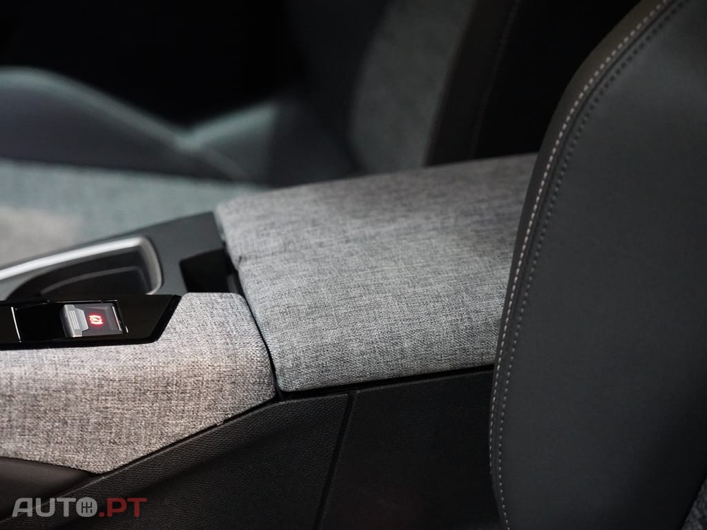 Peugeot 3008 1.2 Hybrid Allure e-DCS6