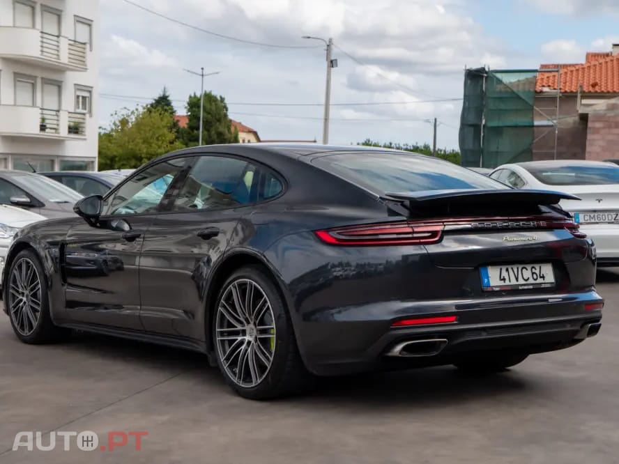 Porsche Panamera 4 E-Hybrid Platinum Edition