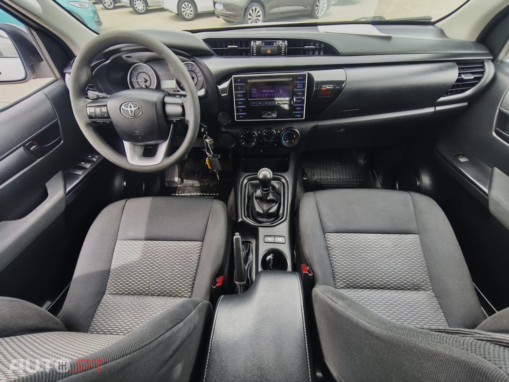 Toyota Hilux 2.4 D-4D 2WD CD