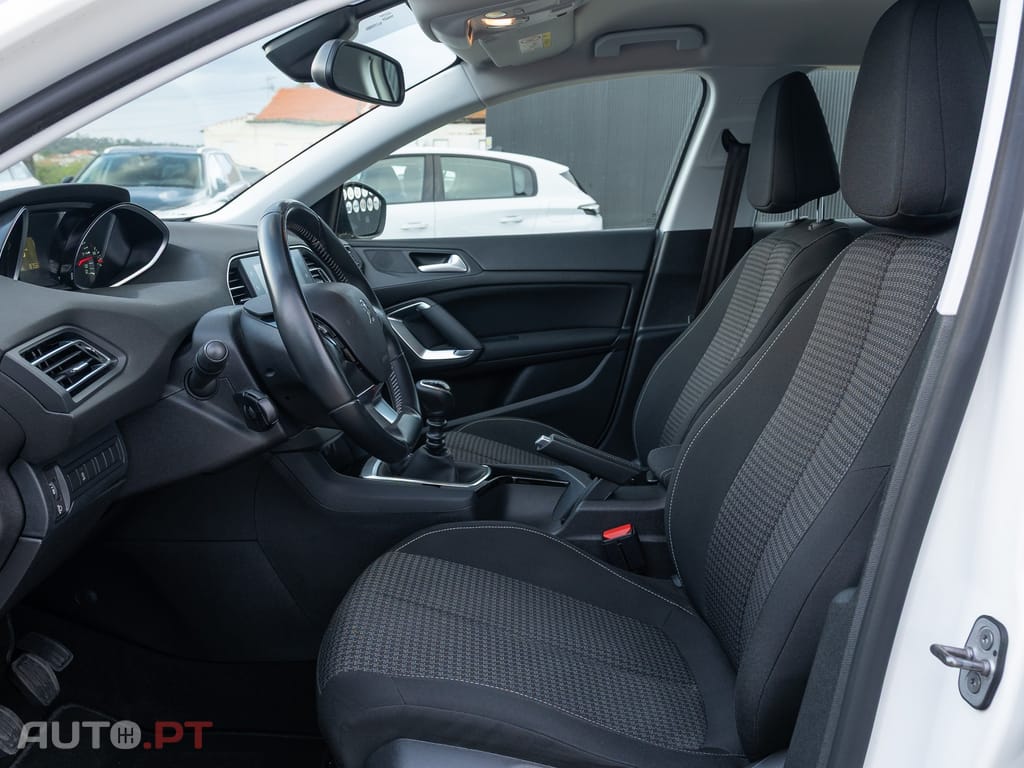 Peugeot 308 1.5 BlueHDi Business Line