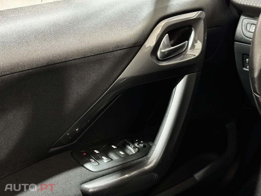 Peugeot 2008 1.2 PureTech Allure