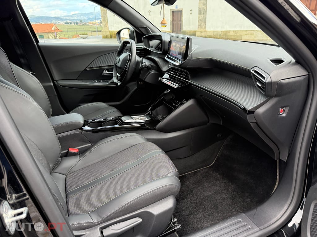 Peugeot 2008 1.2 PureTech GT EAT8