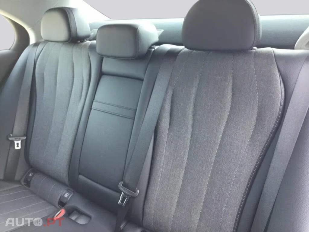 Mercedes-Benz E 300 I.V.A DEDUTIVEL e Limousine  