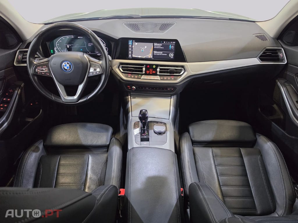 BMW 320 Plug-In Hybrid I.V.A DEDUTIVEL 