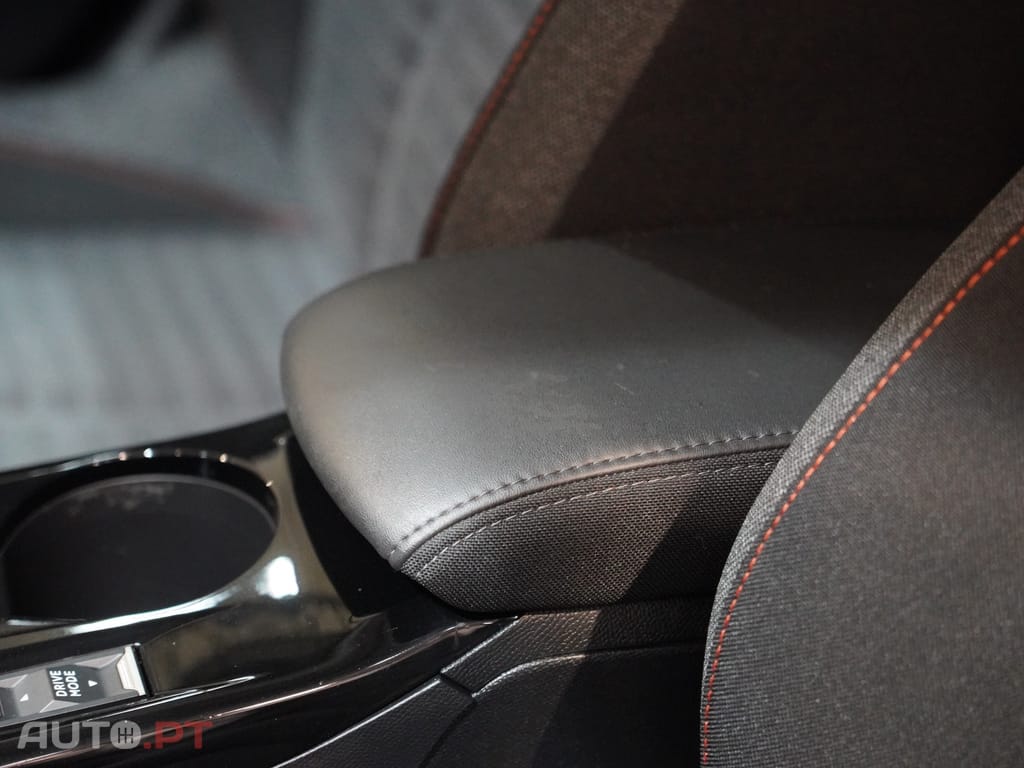 Peugeot E-2008 50 kWh Active