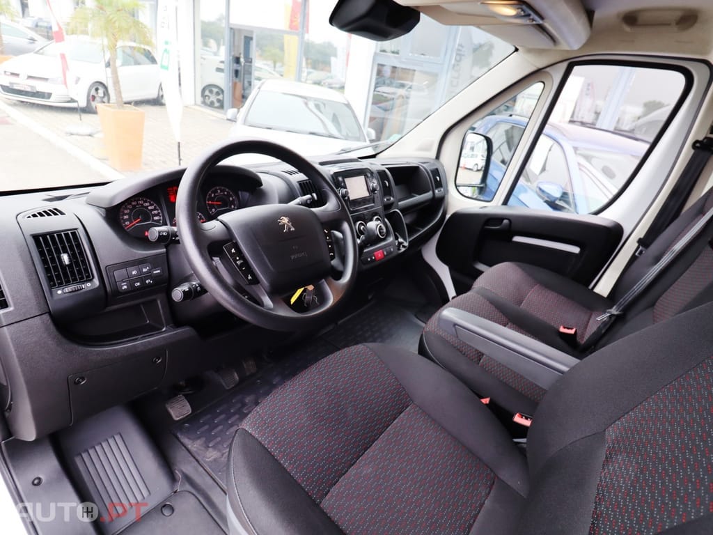 Peugeot Boxer 2.0 BlueHDi 330 L2H2 Premium
