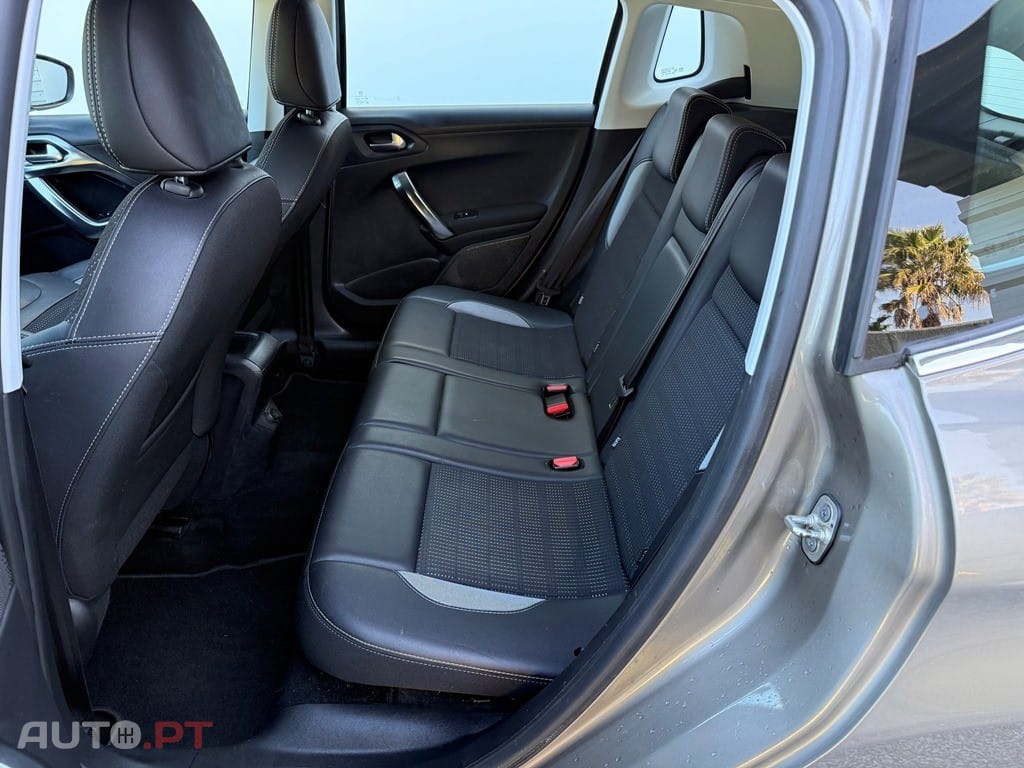 Peugeot 2008 1.2 PureTech Allure