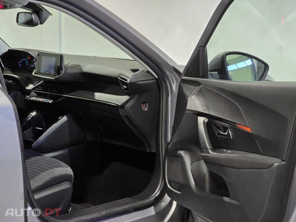 Peugeot E-2008 50 kWh Active Pack