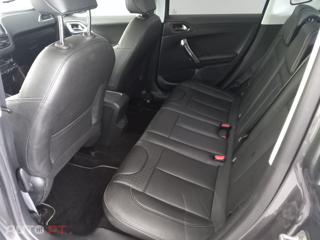 Peugeot 2008 1.2 PureTech Allure