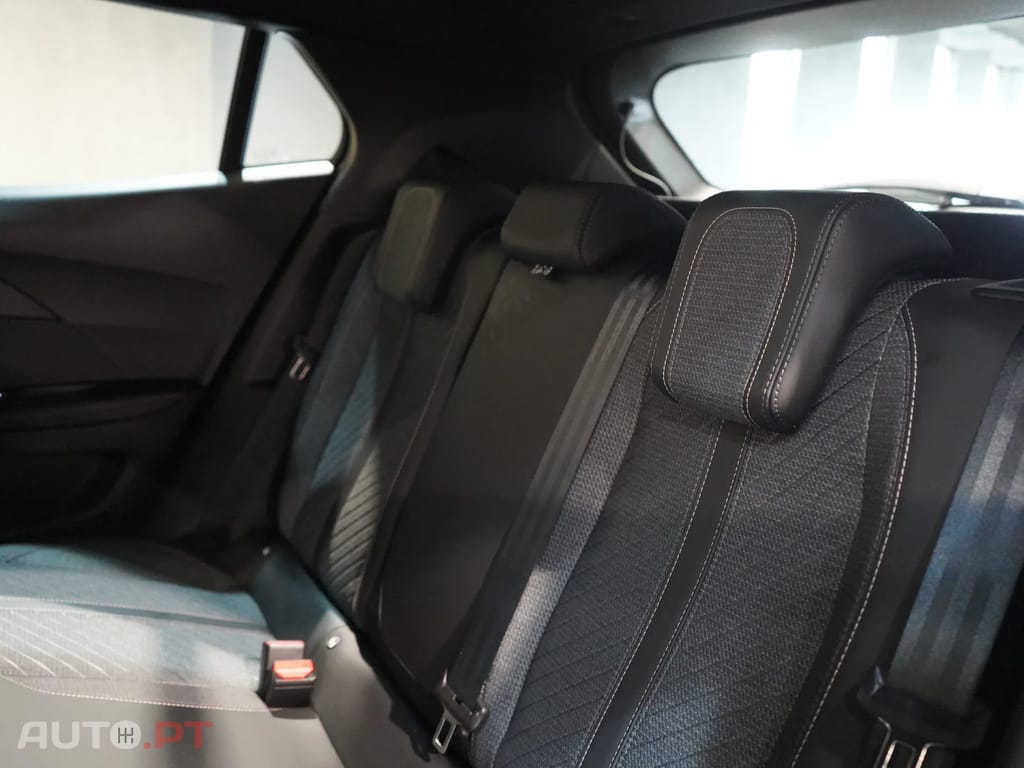 Peugeot 2008 1.2 Hybrid Allure e-DCS6