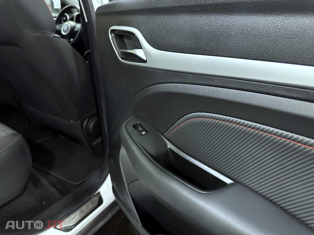 MG ZS Standard Luxury