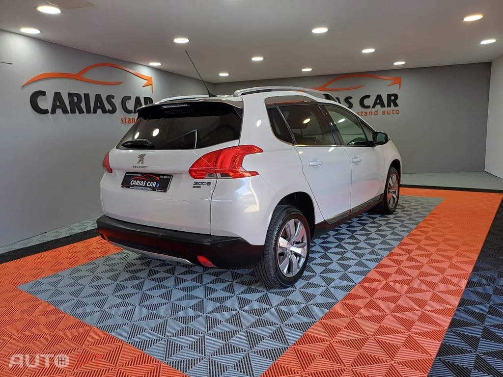 Peugeot 2008 1.2 PureTech Allure