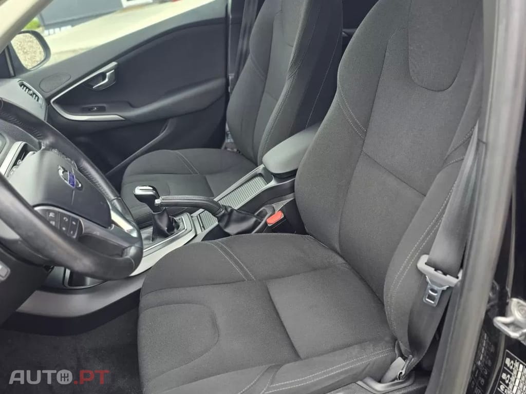 Volvo V40 2.0 D2 Kinetic Eco — fotografia 17