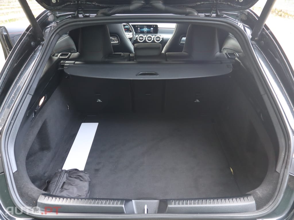 Mercedes-Benz CLA 180 d Shooting Brake AMG Premium Plus