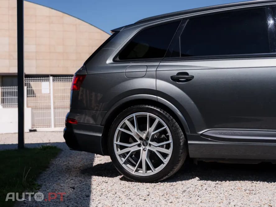 Audi SQ7 4.0 TDI V8 quattro Tiptronic 7L