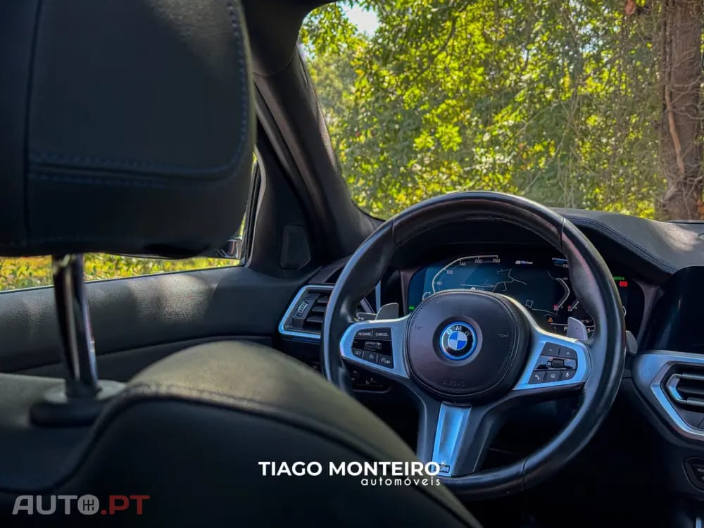 BMW 330 e Pack Desportivo M Auto