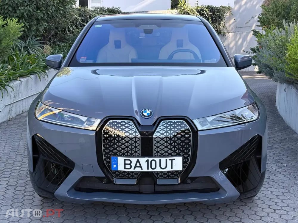 BMW iX xDrive 50 Pack Desportivo