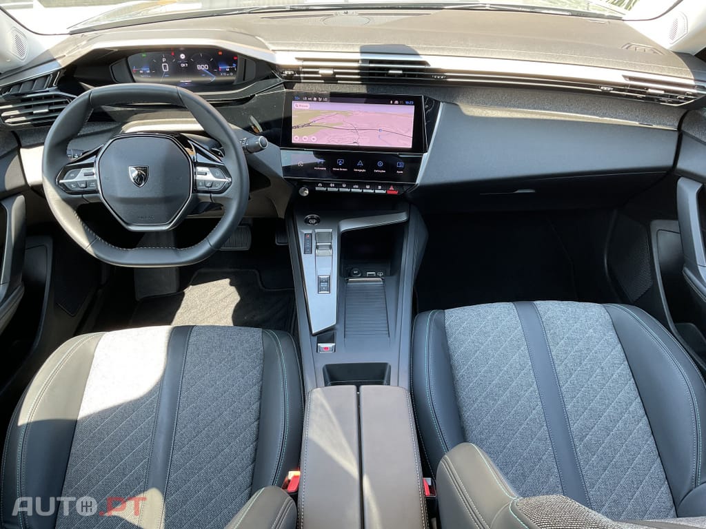 Peugeot 408 1.2 PureTech Allure EAT8