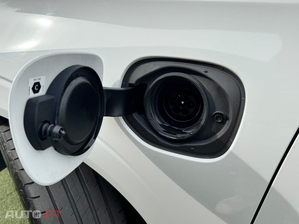 Volvo XC60 2.0 T6 PHEV R-Design AWD