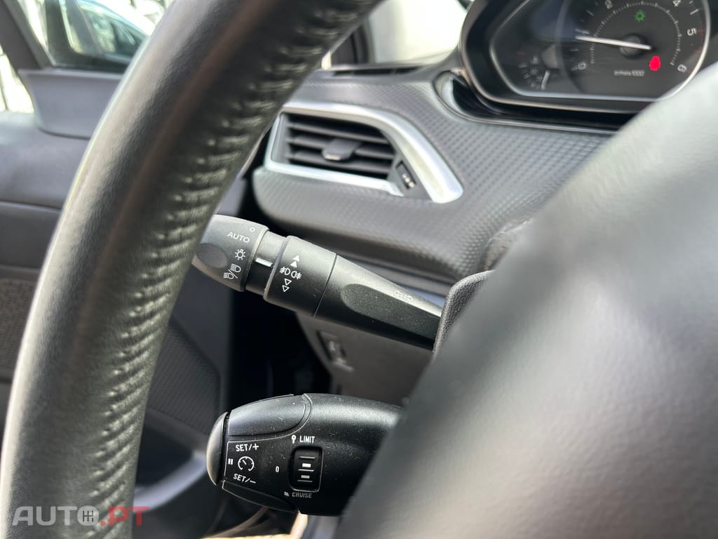 Peugeot 208 1.6 BlueHDi Style