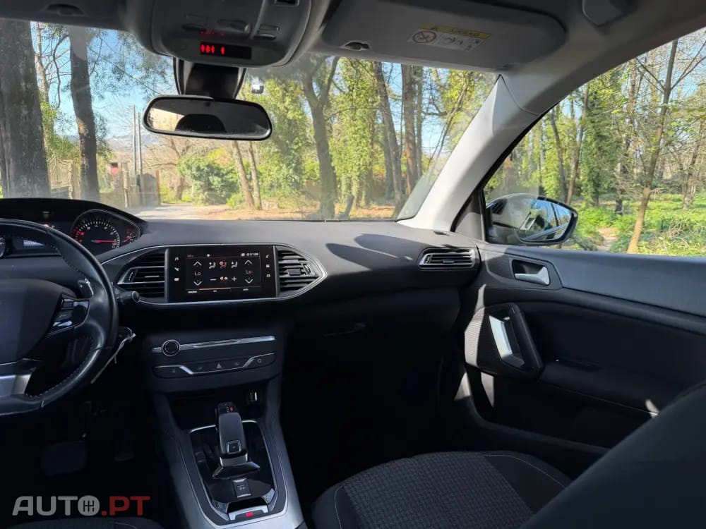 Peugeot 308 1.2 PureTech Allure EAT8