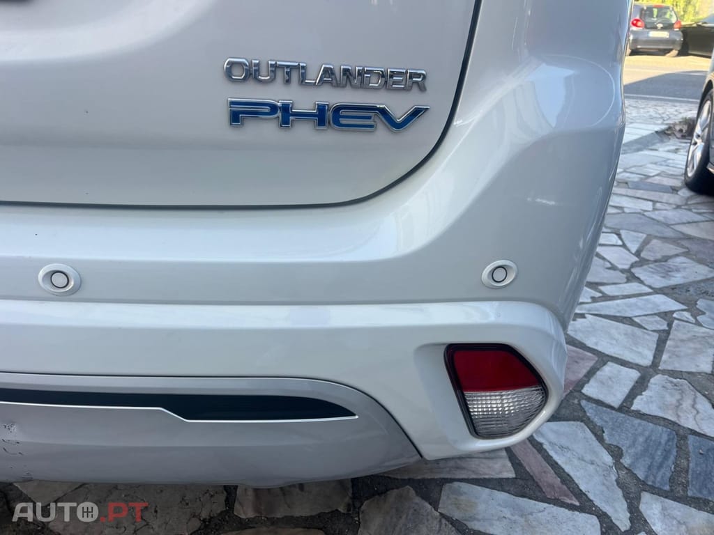 Mitsubishi Outlander 2.4 Instyle