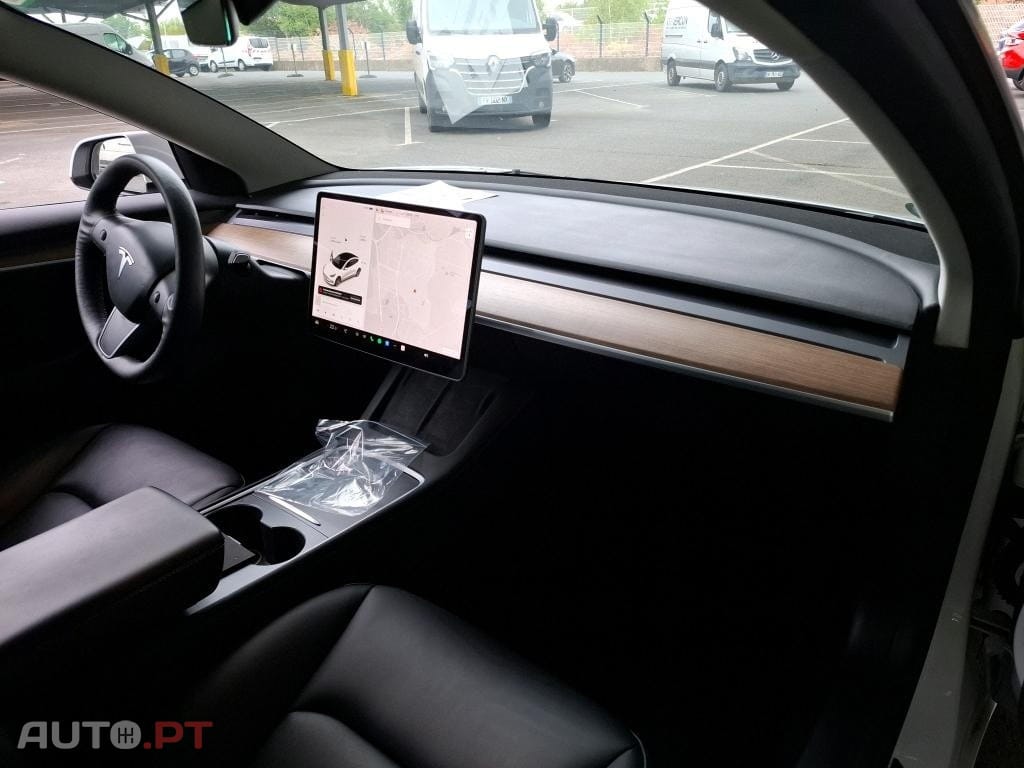 Tesla Model 3 RWD