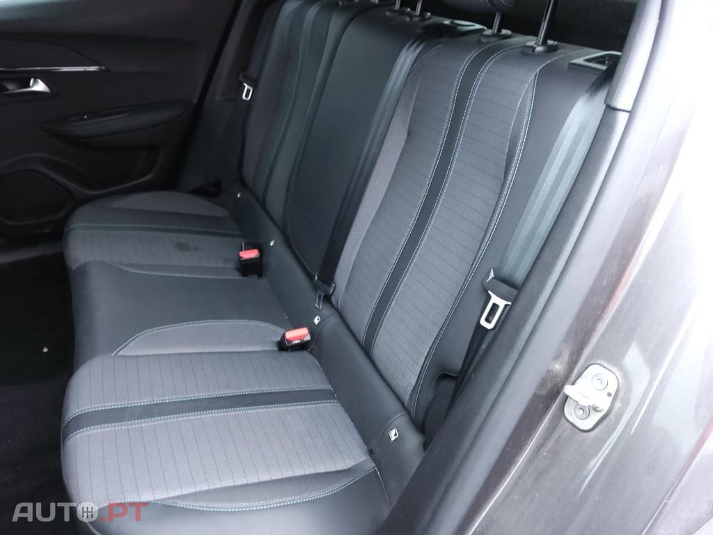 Peugeot 2008 1.5 BlueHDi Allure Pack EAT8