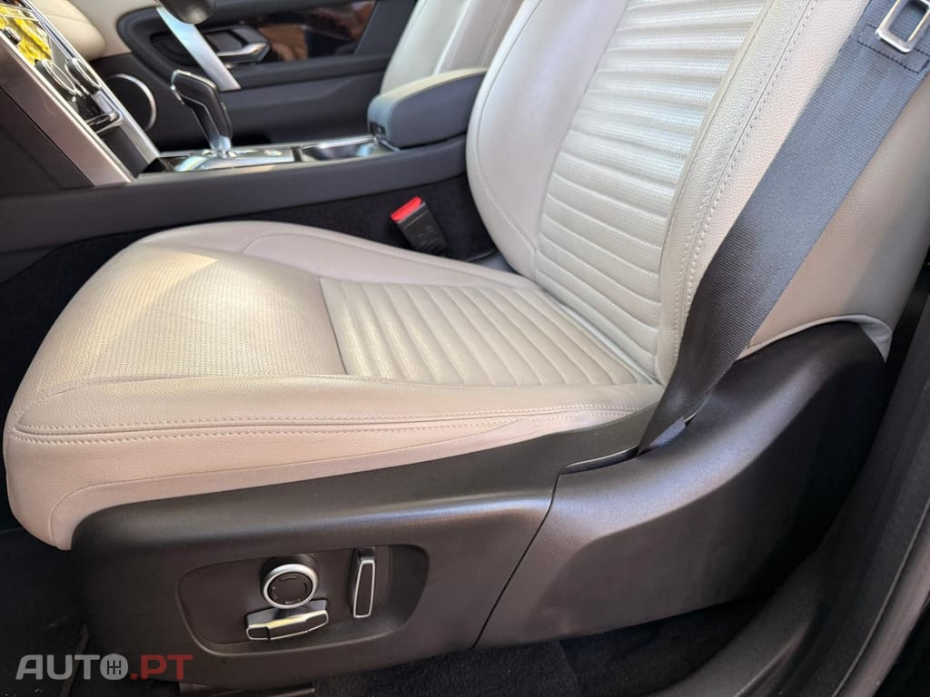 Land Rover Discovery Sport P300e