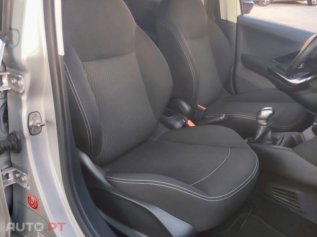 Peugeot 208 1.2 VTi SE Style
