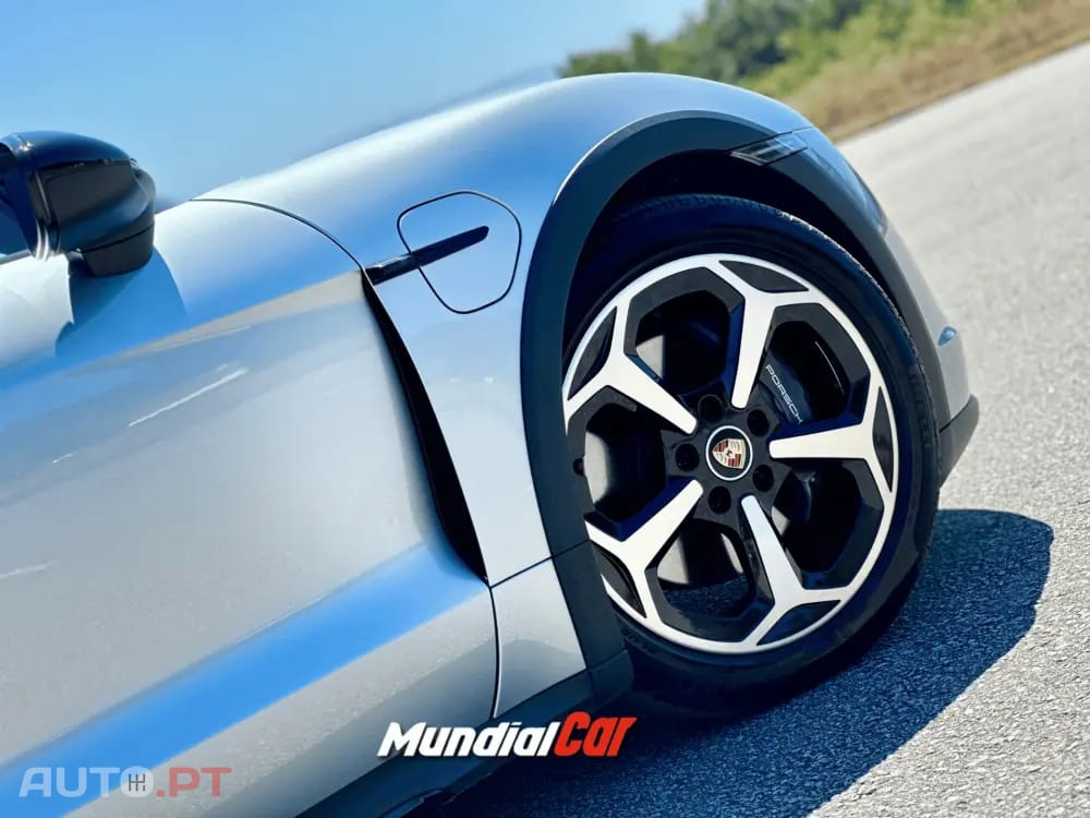 Porsche Taycan 4