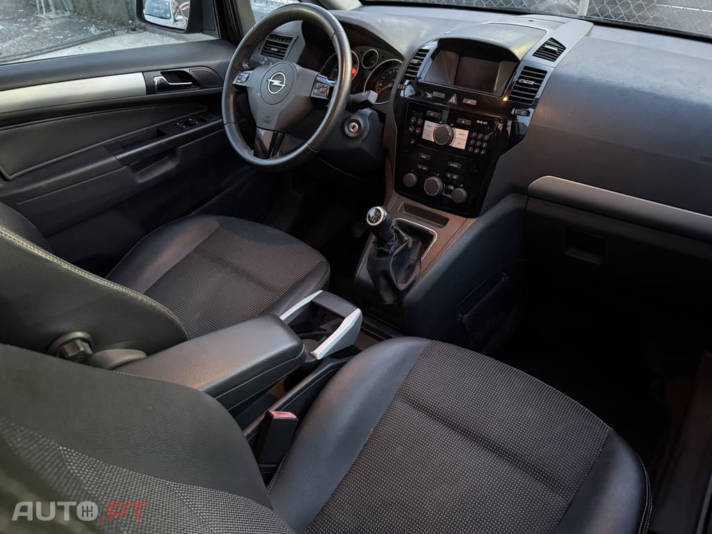 Opel Zafira 1.7 CDTi EcoFLEX — fotografia 5