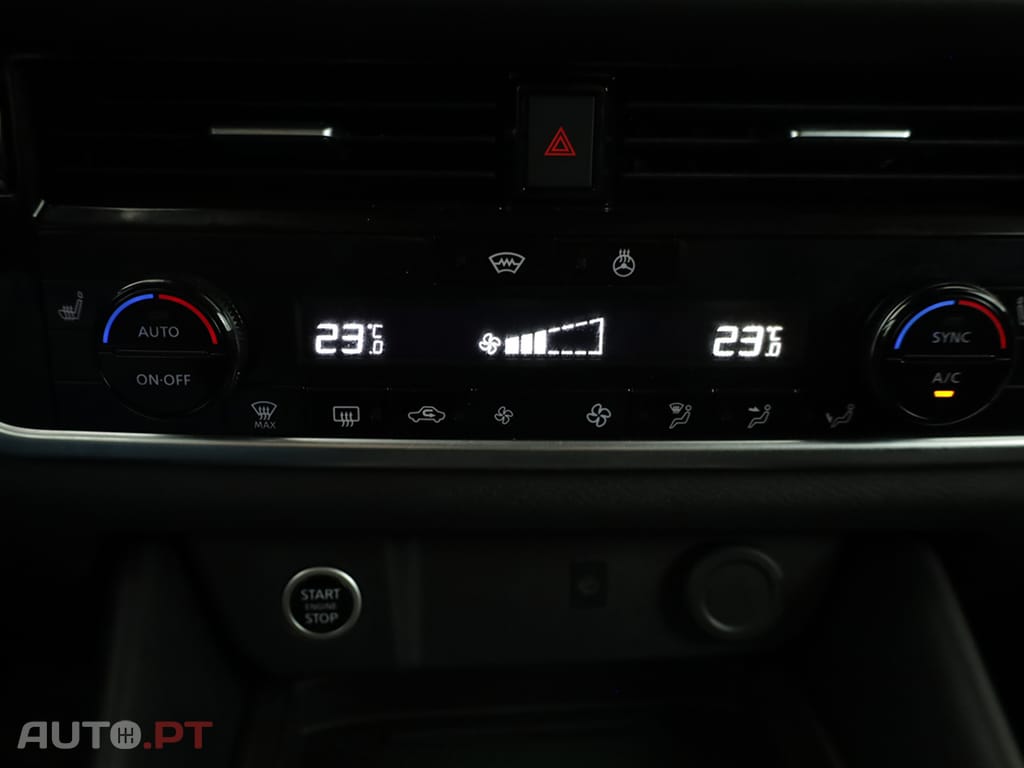 Nissan Qashqai Qashqai 1.3 DIG-T N-Connecta LED Xtronic