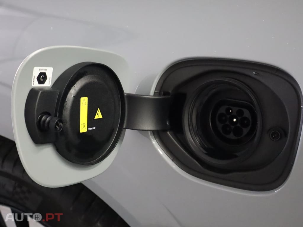 Volvo XC60 2.0 T6 PHEV Core AWD