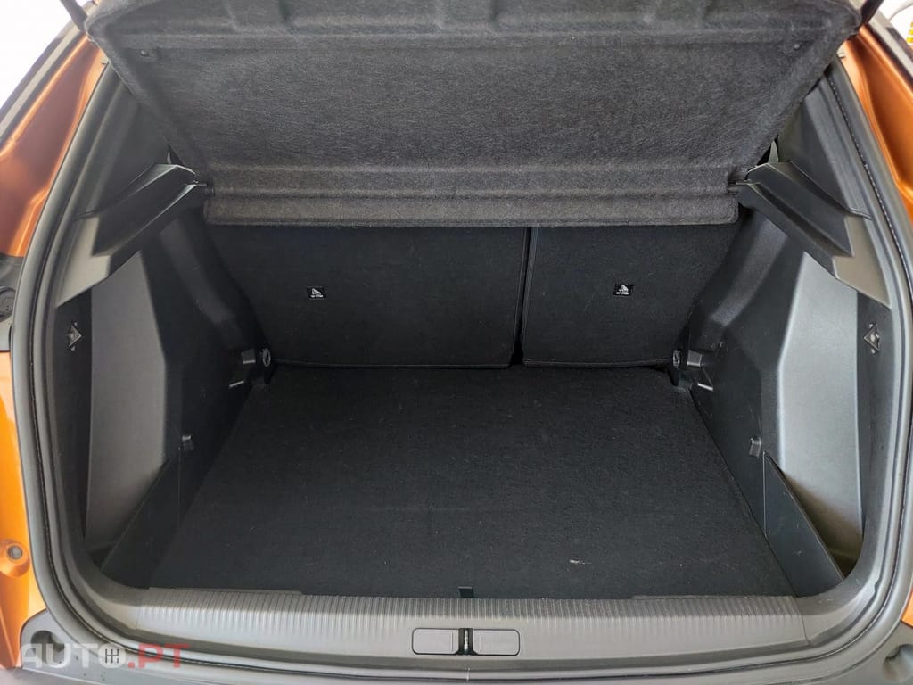 Peugeot E-2008 50 kWh Active Pack