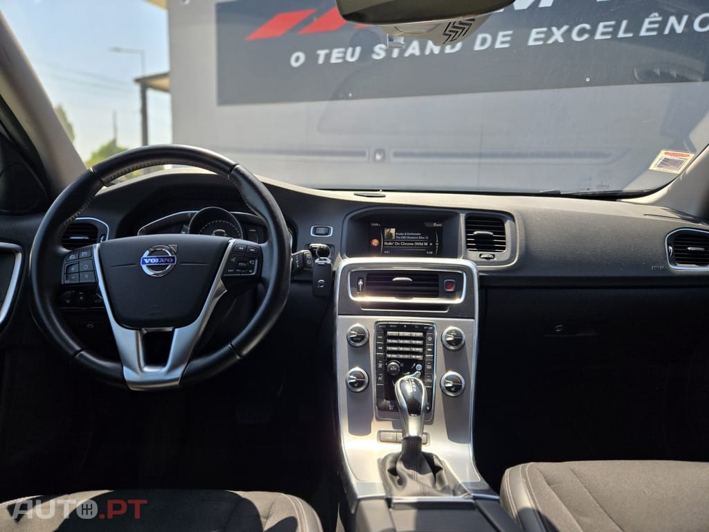 Volvo V60 2.4 D6 Momentum AWD Phev