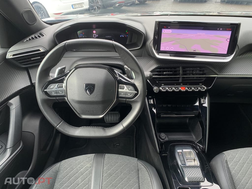 Peugeot 2008 1.5 BlueHDi Allure EAT8