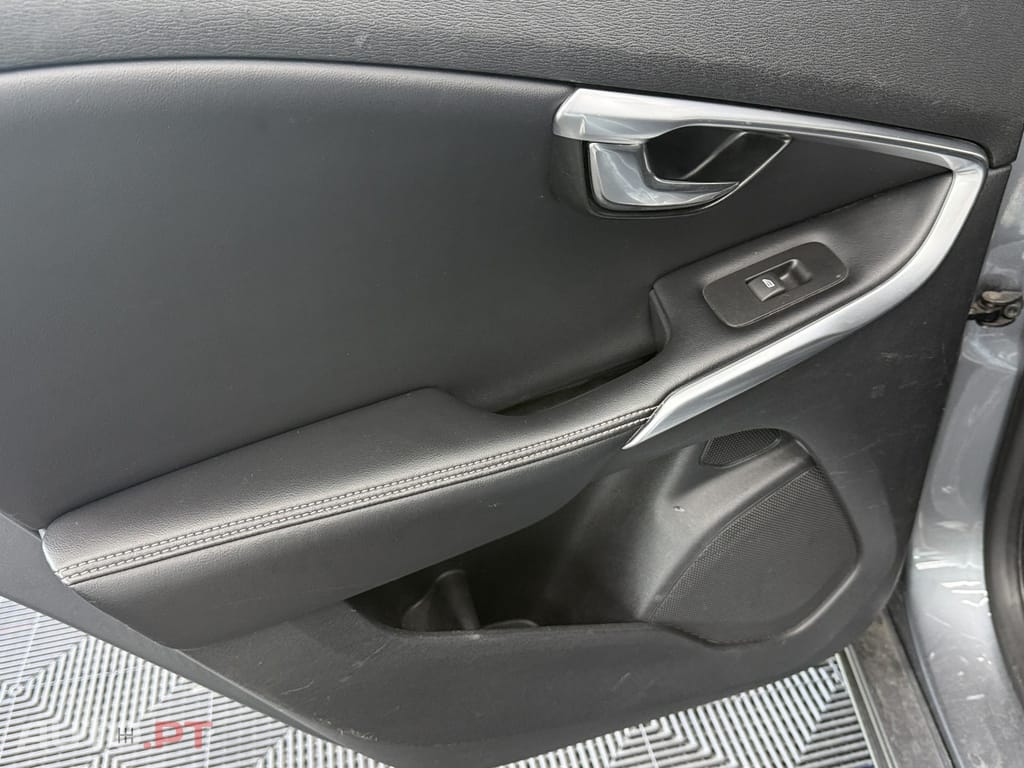 Volvo V40 2.0 D2 R-Design Momentum Geartronic