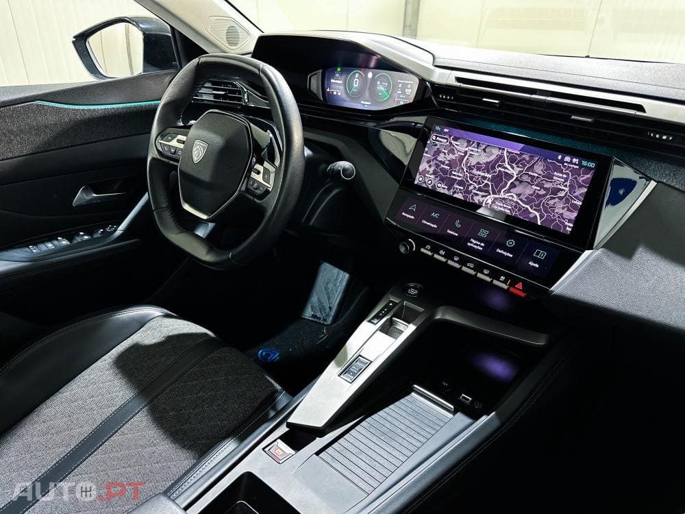 Peugeot 408 1.2 PureTech Allure Pack EAT8