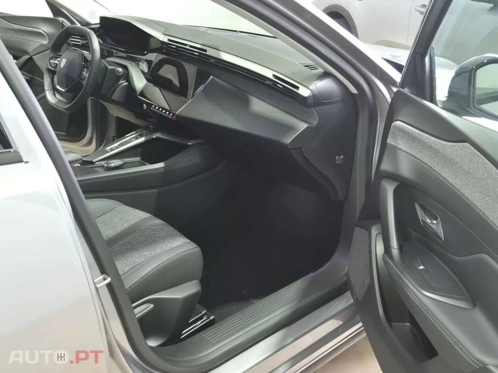 Peugeot 408 1.2 Hybrid Allure e-DCS6