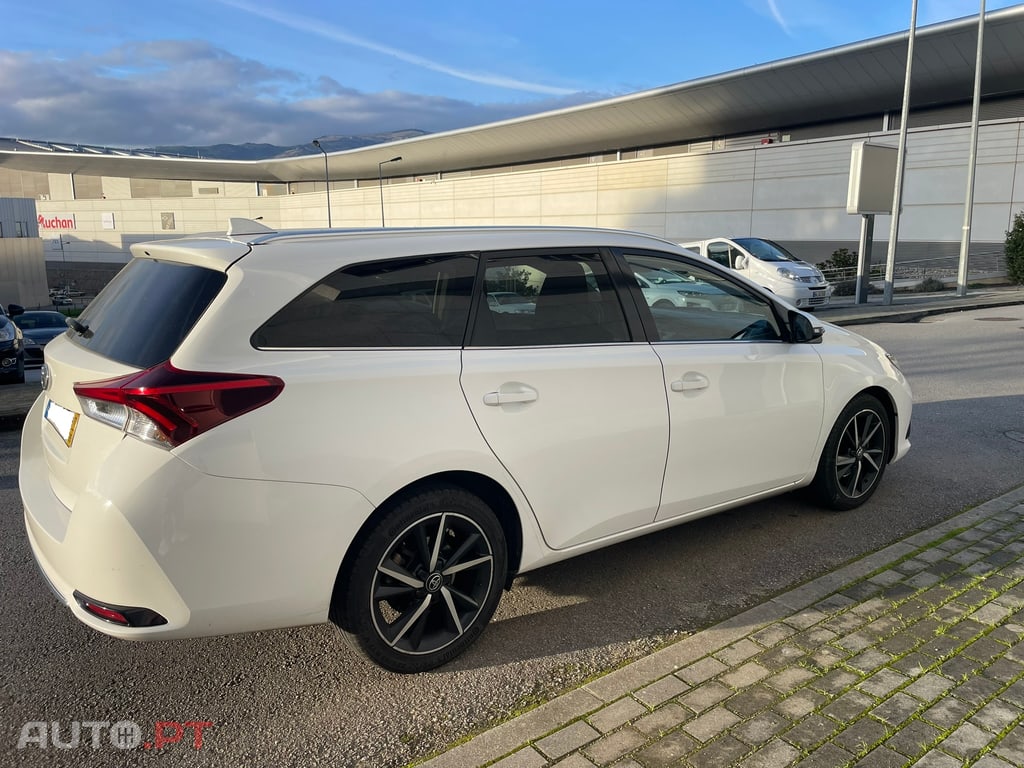 Toyota Auris Touring Sports 1.4 D-4D Confort + Pack Techo + Pack Sport