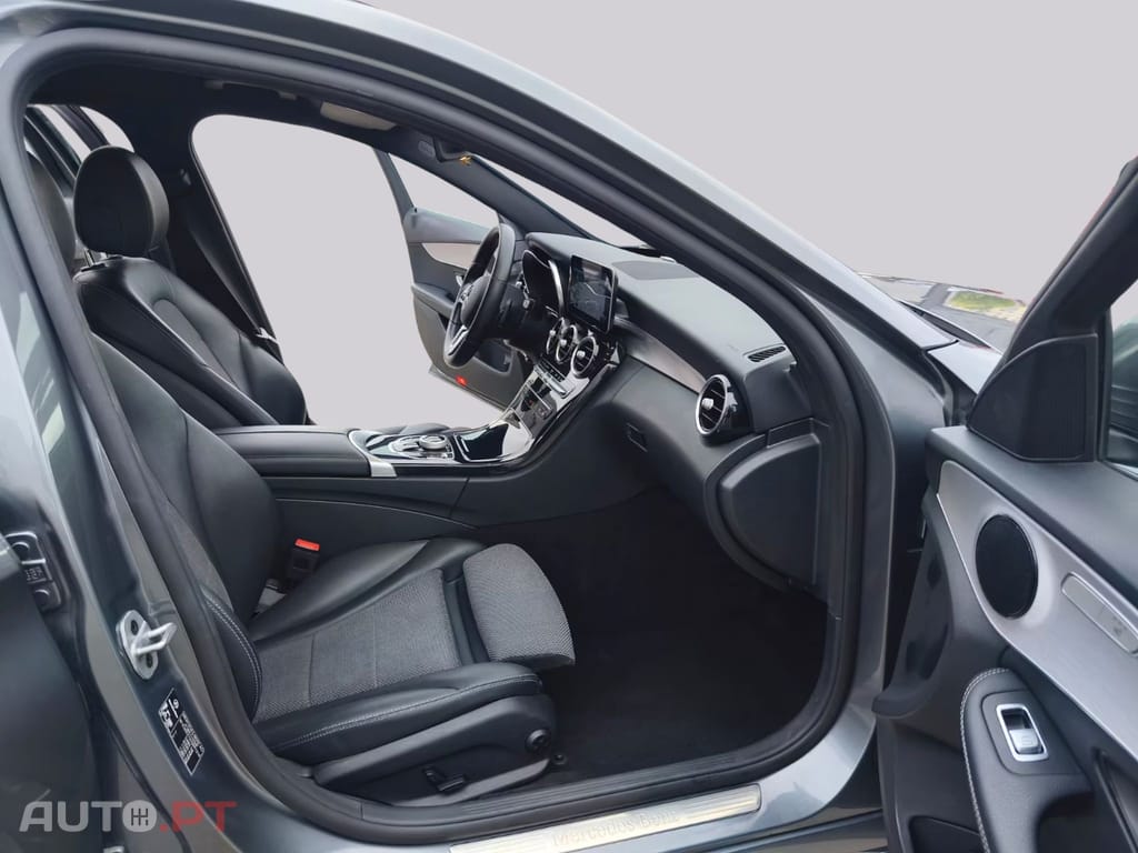Mercedes-Benz C 300 T de AVANTGARDE I.V.A DEDUTIVEL