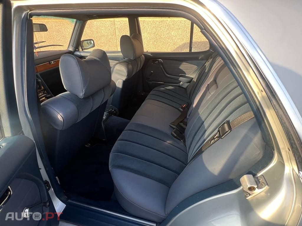 Mercedes-Benz 280 SE limousine