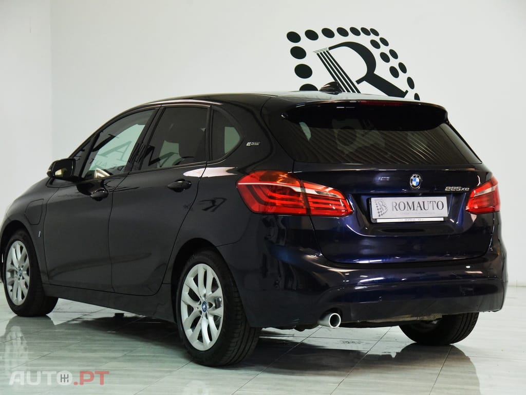BMW 225 PLUG-IN
