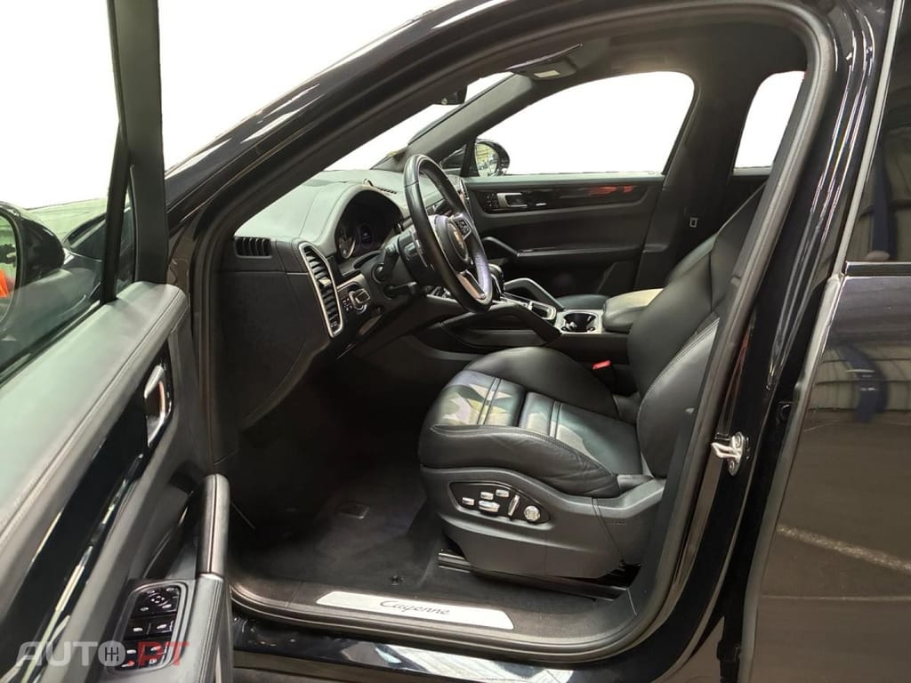 Porsche Cayenne E-Hybrid Triptronic V6