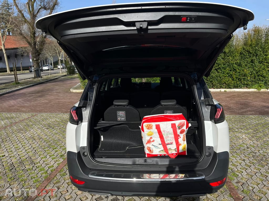 Peugeot 5008 GT HYBRID 136CV