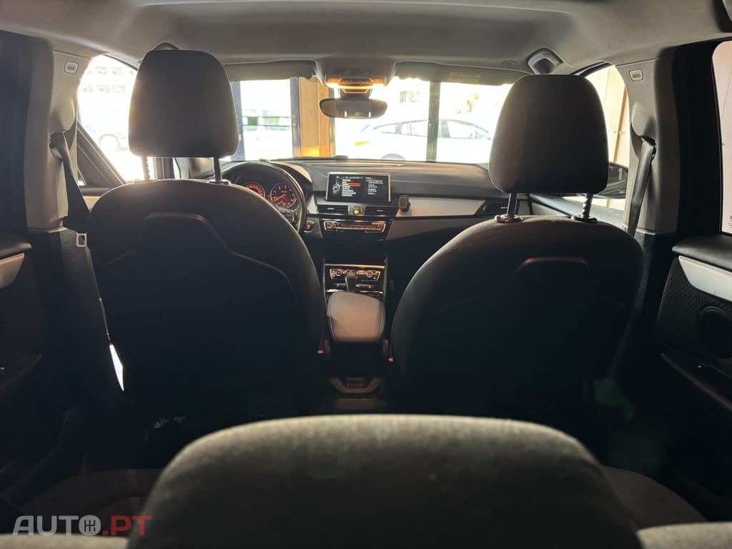BMW 216 d Line Luxury Auto — fotografia 20