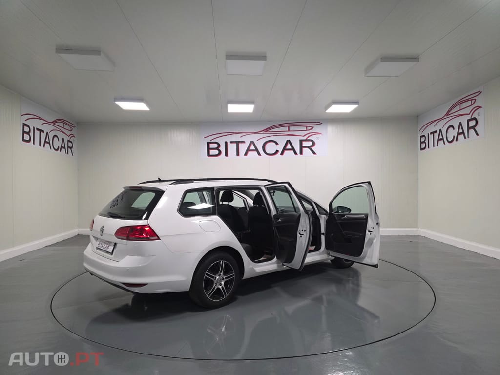 Volkswagen Golf 1.6 HDI CONFORTLINE