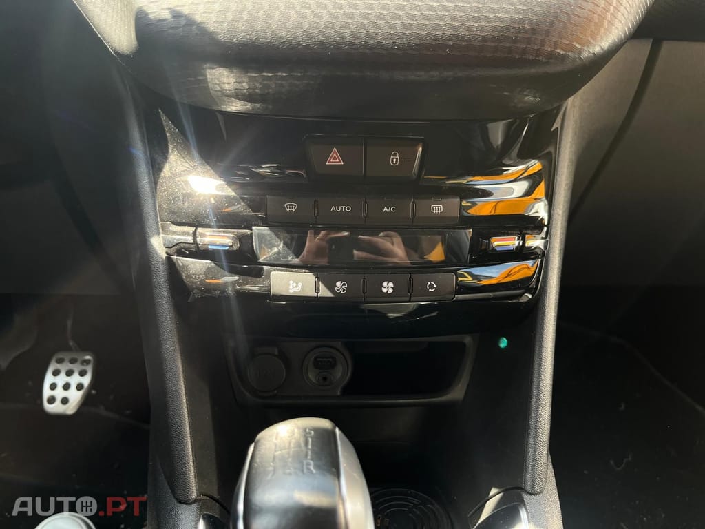 Peugeot 208  1.2 e-THP Féline