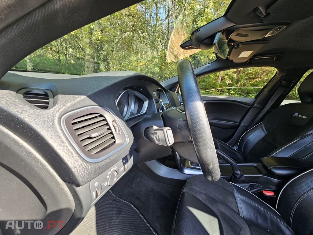 Volvo V40 1.6 D2 R-Design Momentum